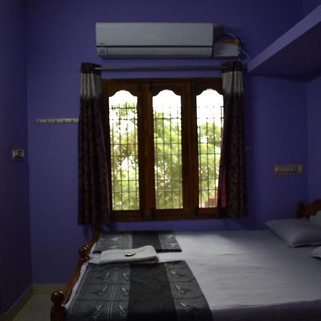 Rainbow Guest House Tiruvannāmalai Exteriör bild