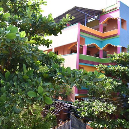 Rainbow Guest House Tiruvannāmalai Exteriör bild