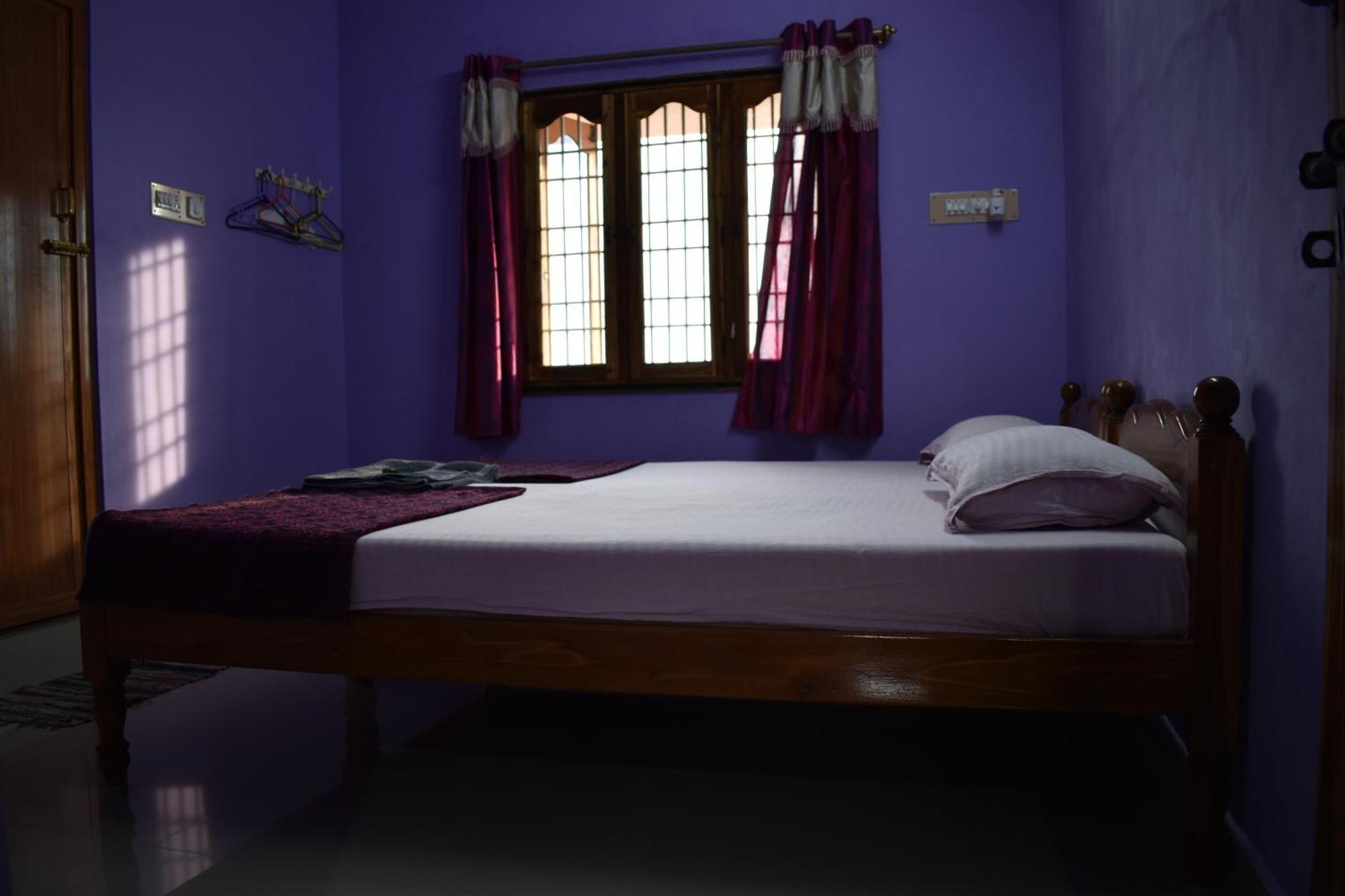 Rainbow Guest House Tiruvannāmalai Exteriör bild