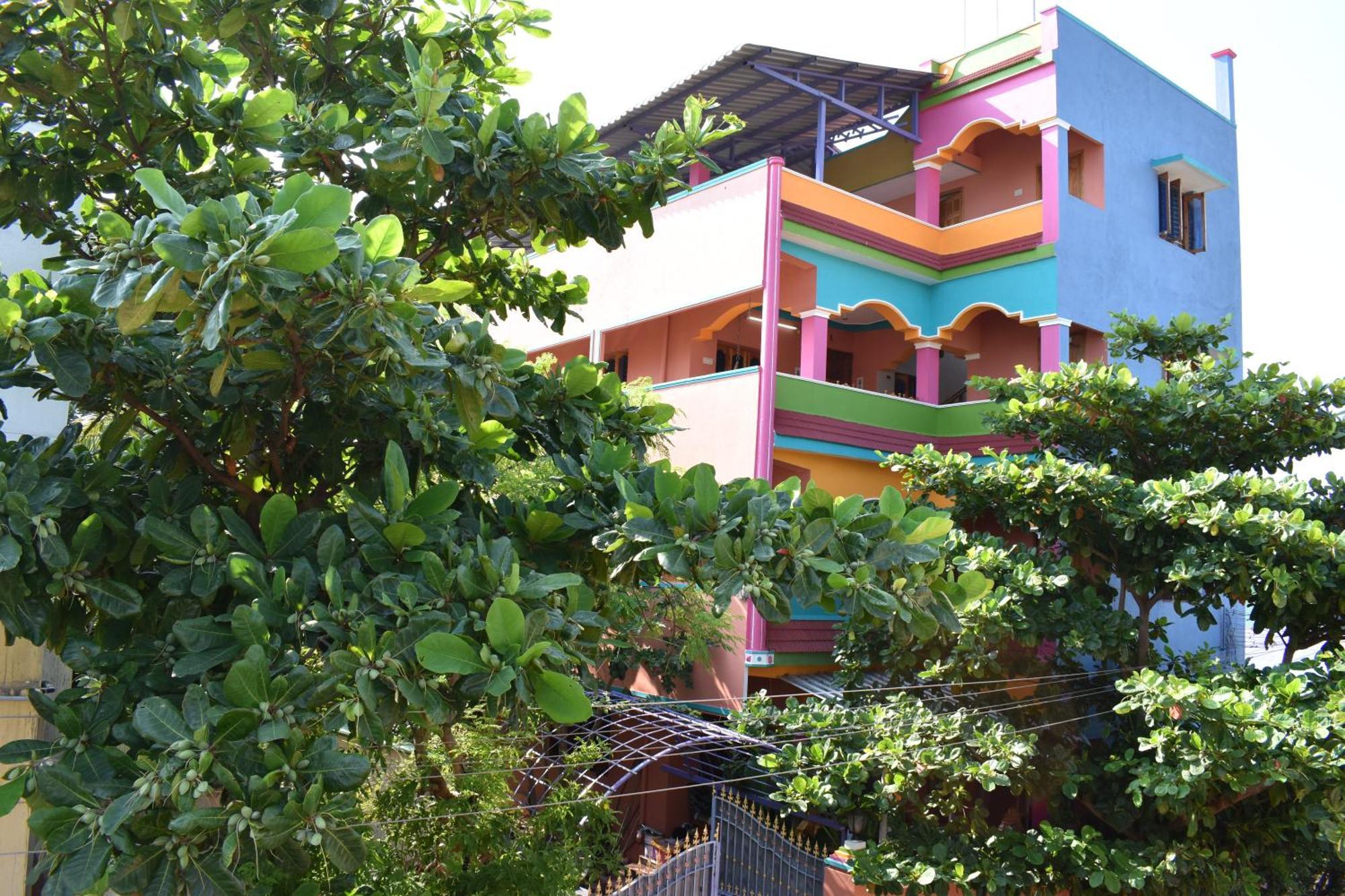 Rainbow Guest House Tiruvannāmalai Exteriör bild