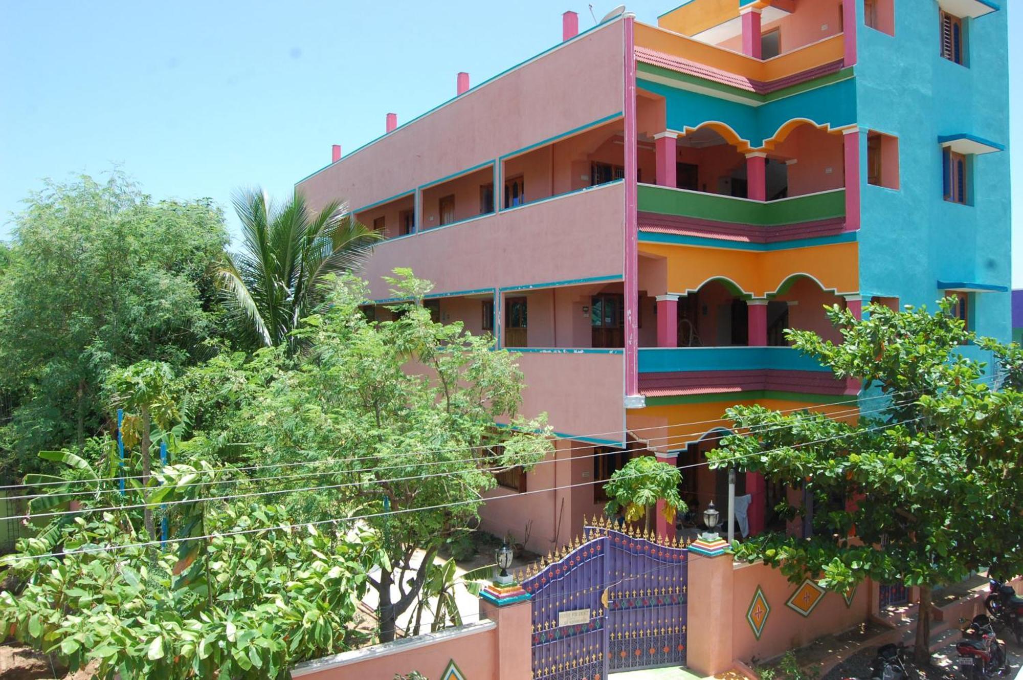 Rainbow Guest House Tiruvannāmalai Exteriör bild