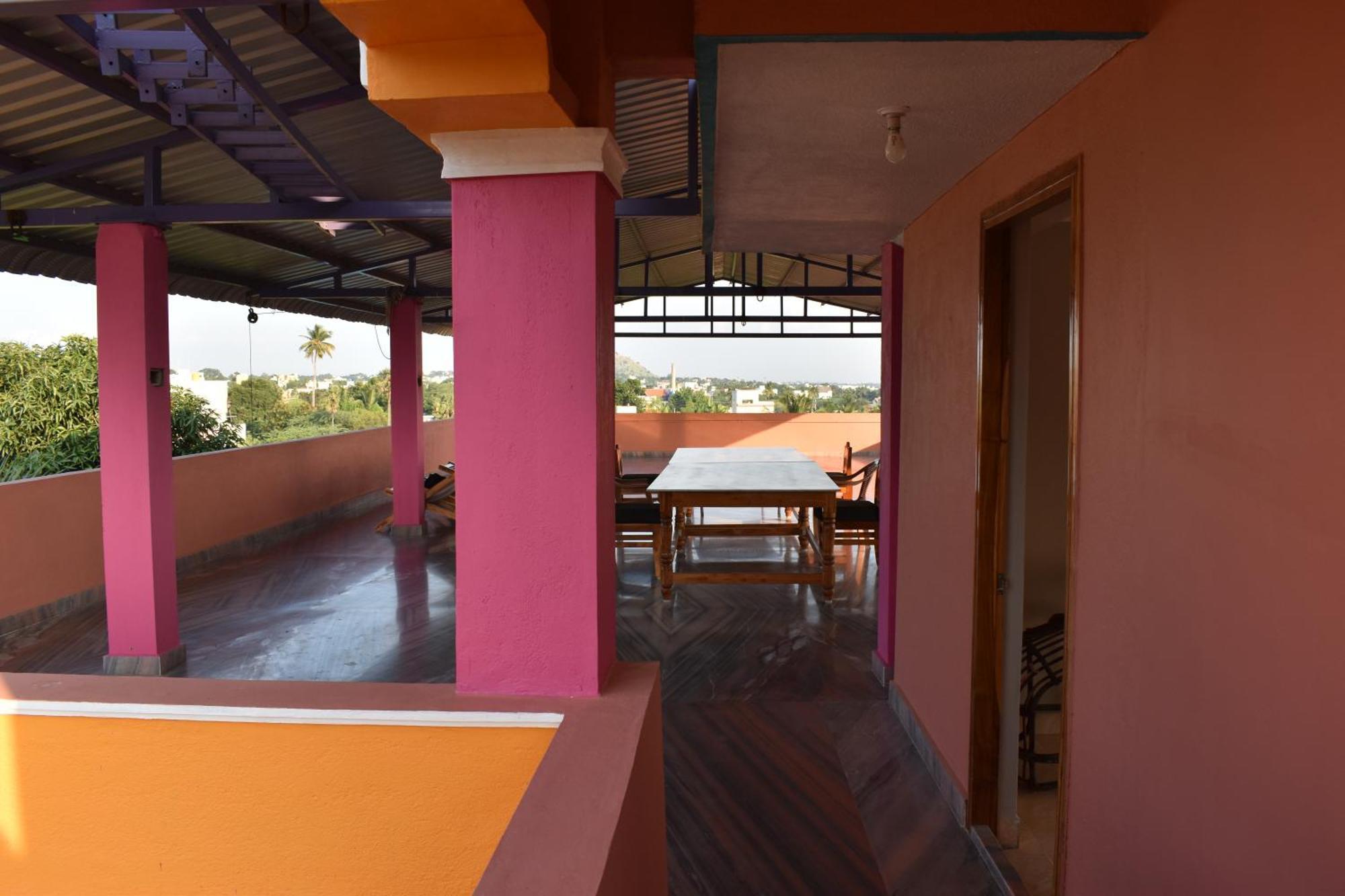 Rainbow Guest House Tiruvannāmalai Exteriör bild