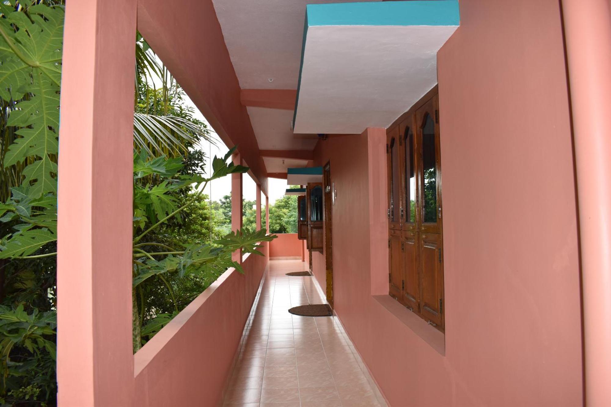 Rainbow Guest House Tiruvannāmalai Exteriör bild