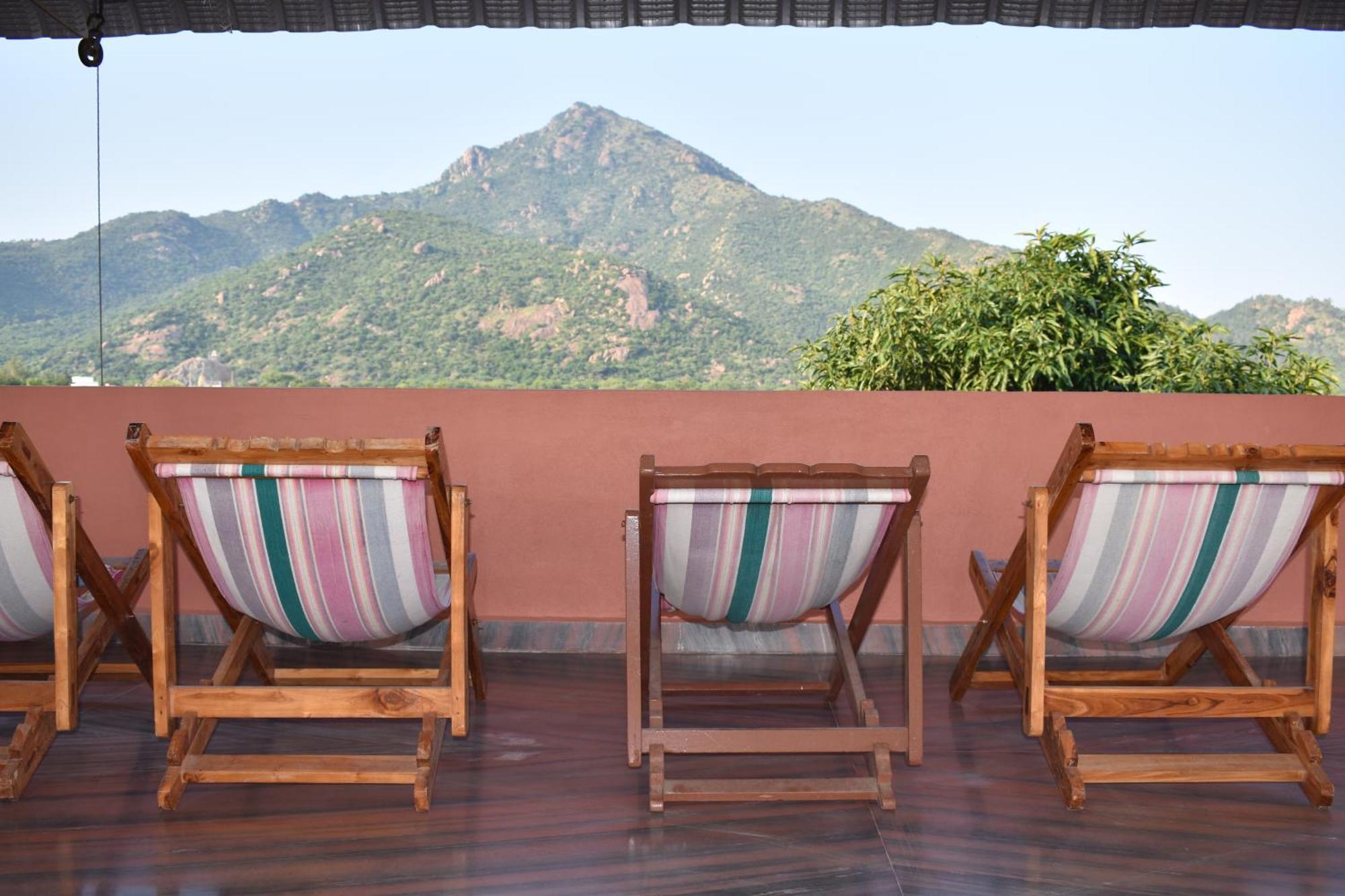 Rainbow Guest House Tiruvannāmalai Exteriör bild