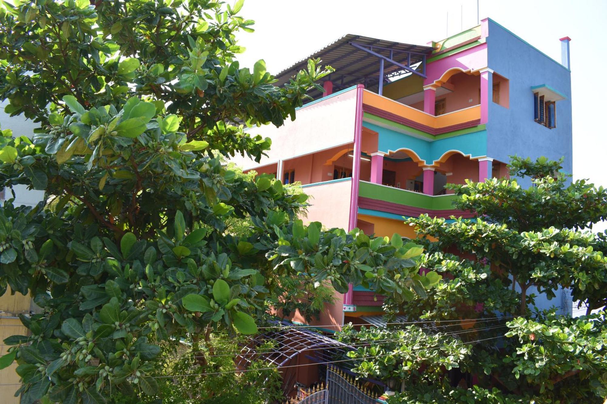 Rainbow Guest House Tiruvannāmalai Exteriör bild
