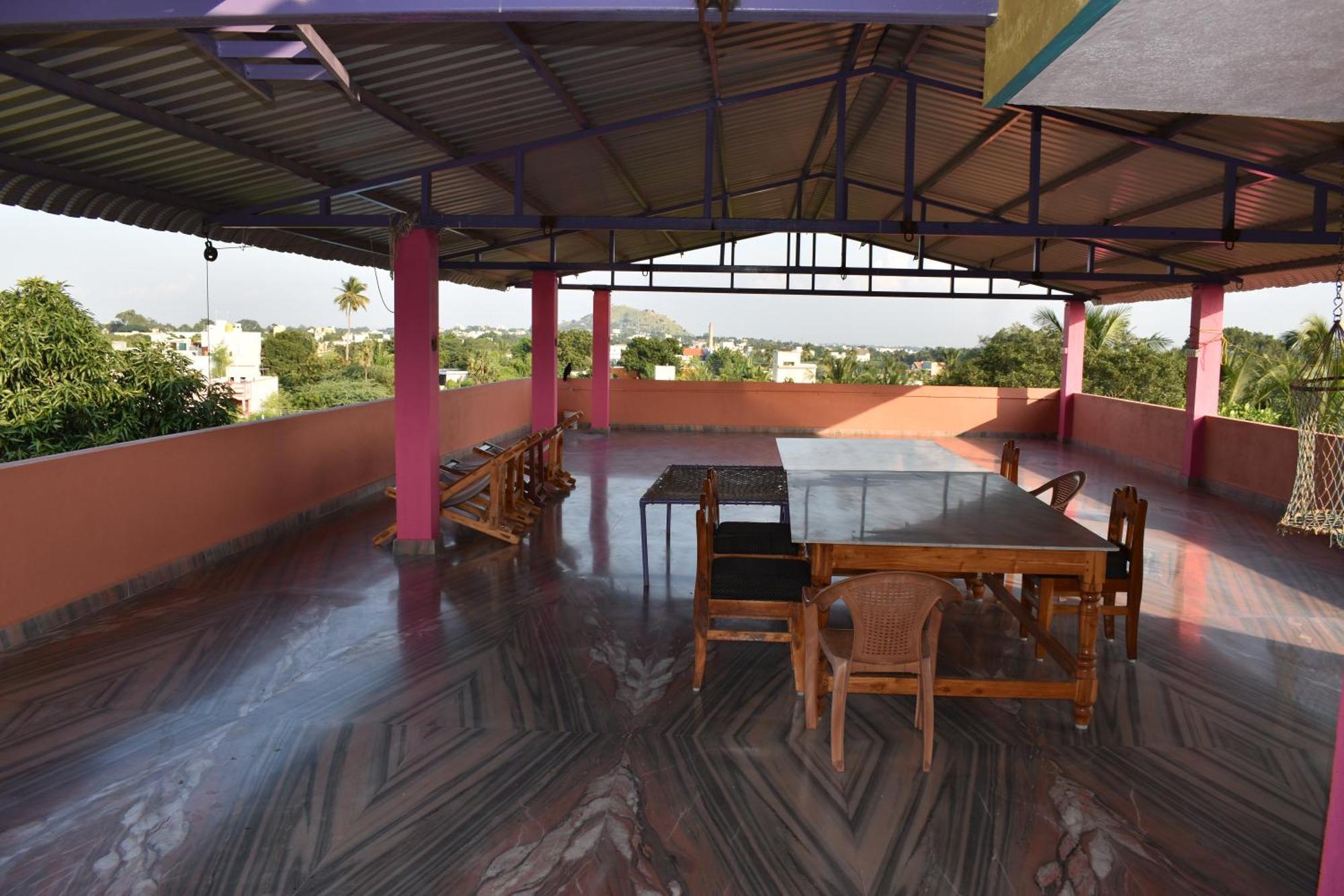 Rainbow Guest House Tiruvannāmalai Exteriör bild