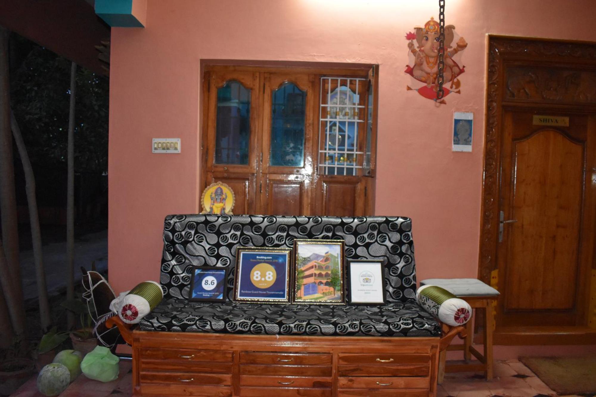 Rainbow Guest House Tiruvannāmalai Exteriör bild