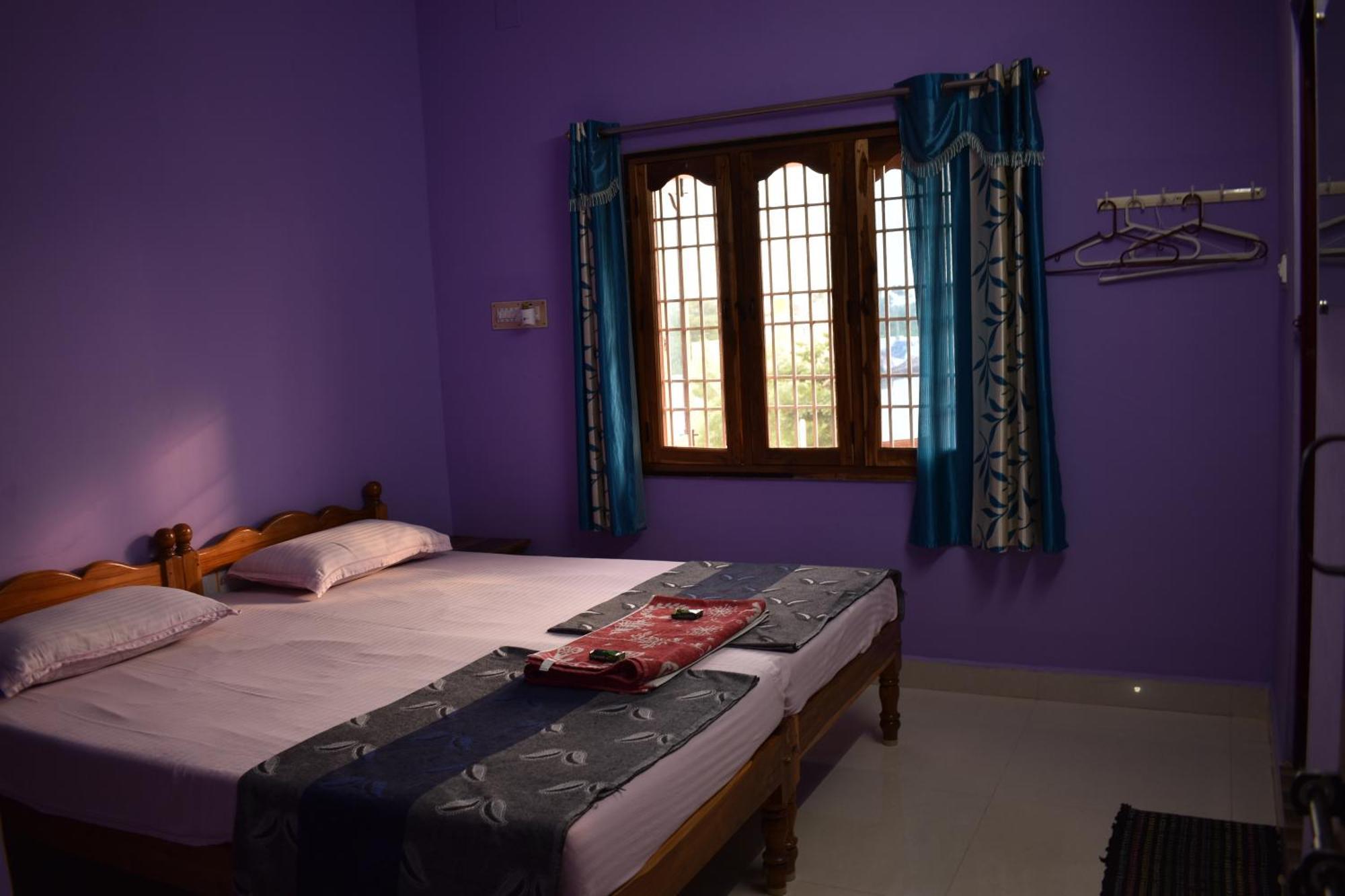 Rainbow Guest House Tiruvannāmalai Exteriör bild
