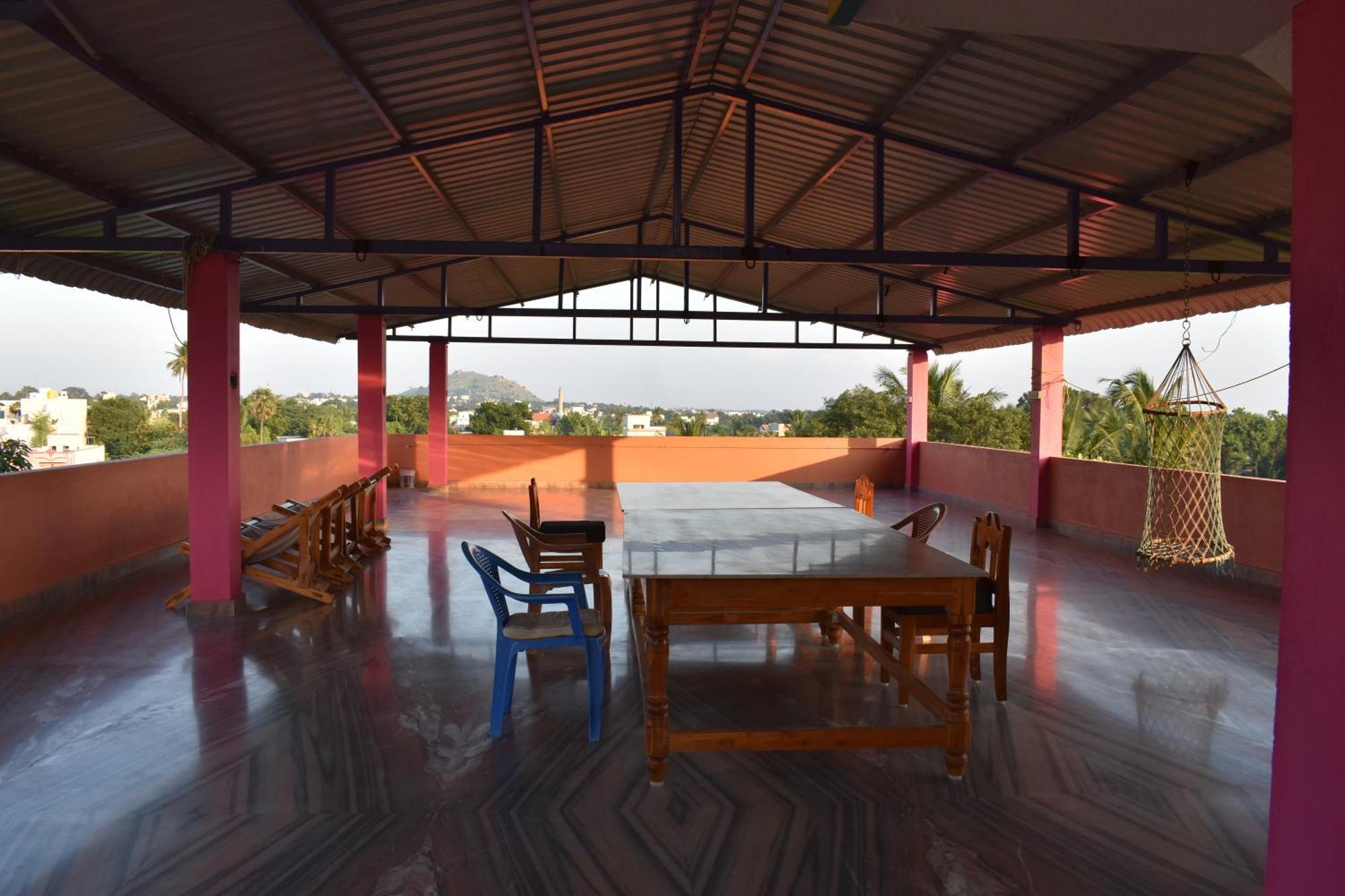 Rainbow Guest House Tiruvannāmalai Exteriör bild