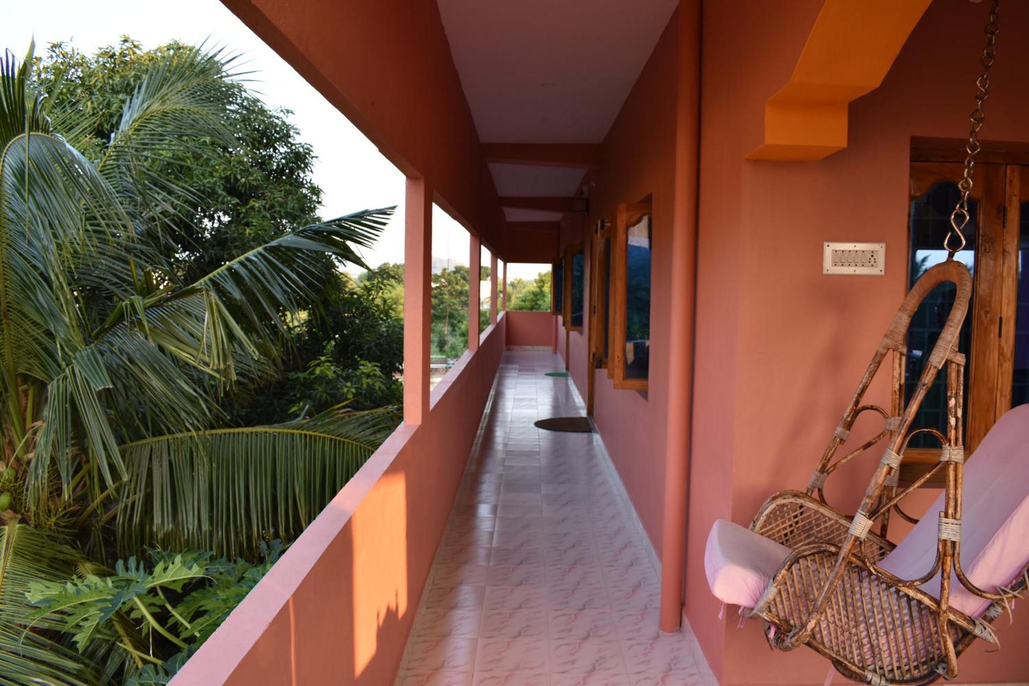 Rainbow Guest House Tiruvannāmalai Exteriör bild