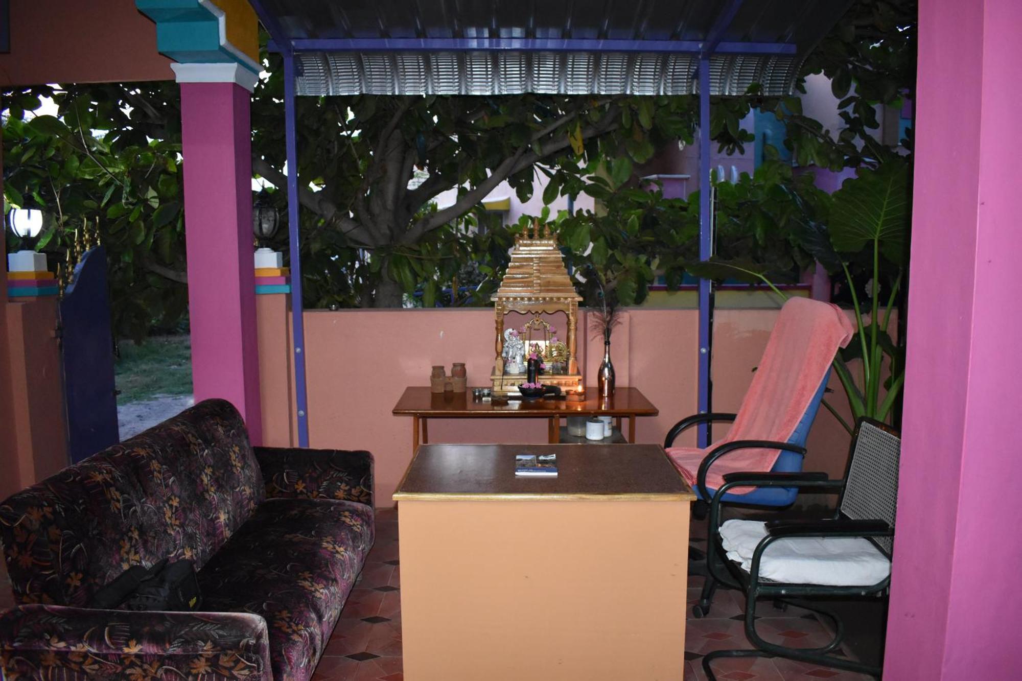 Rainbow Guest House Tiruvannāmalai Exteriör bild