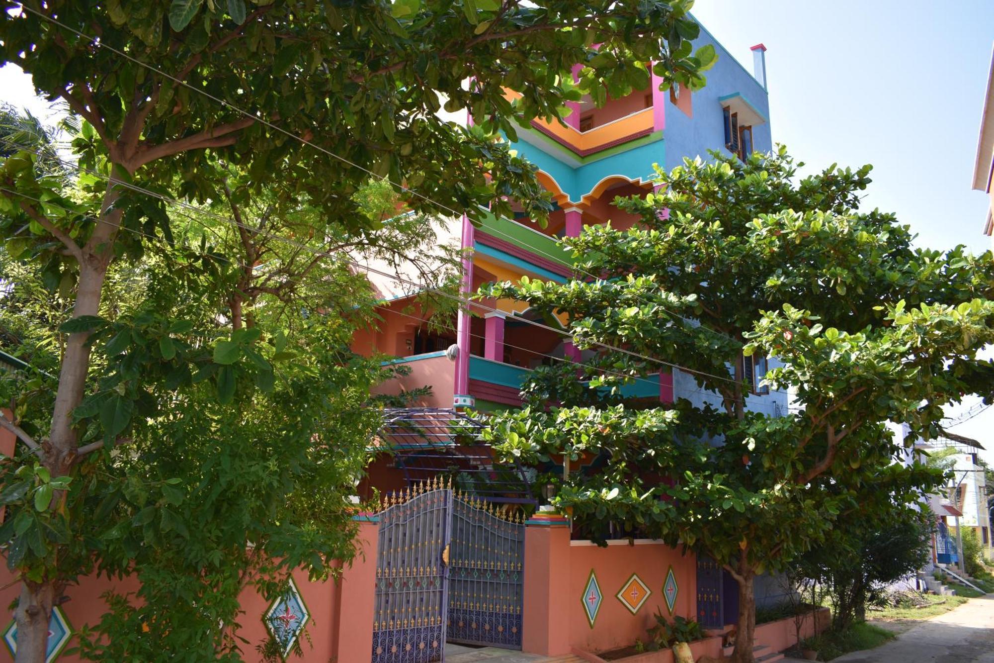 Rainbow Guest House Tiruvannāmalai Exteriör bild