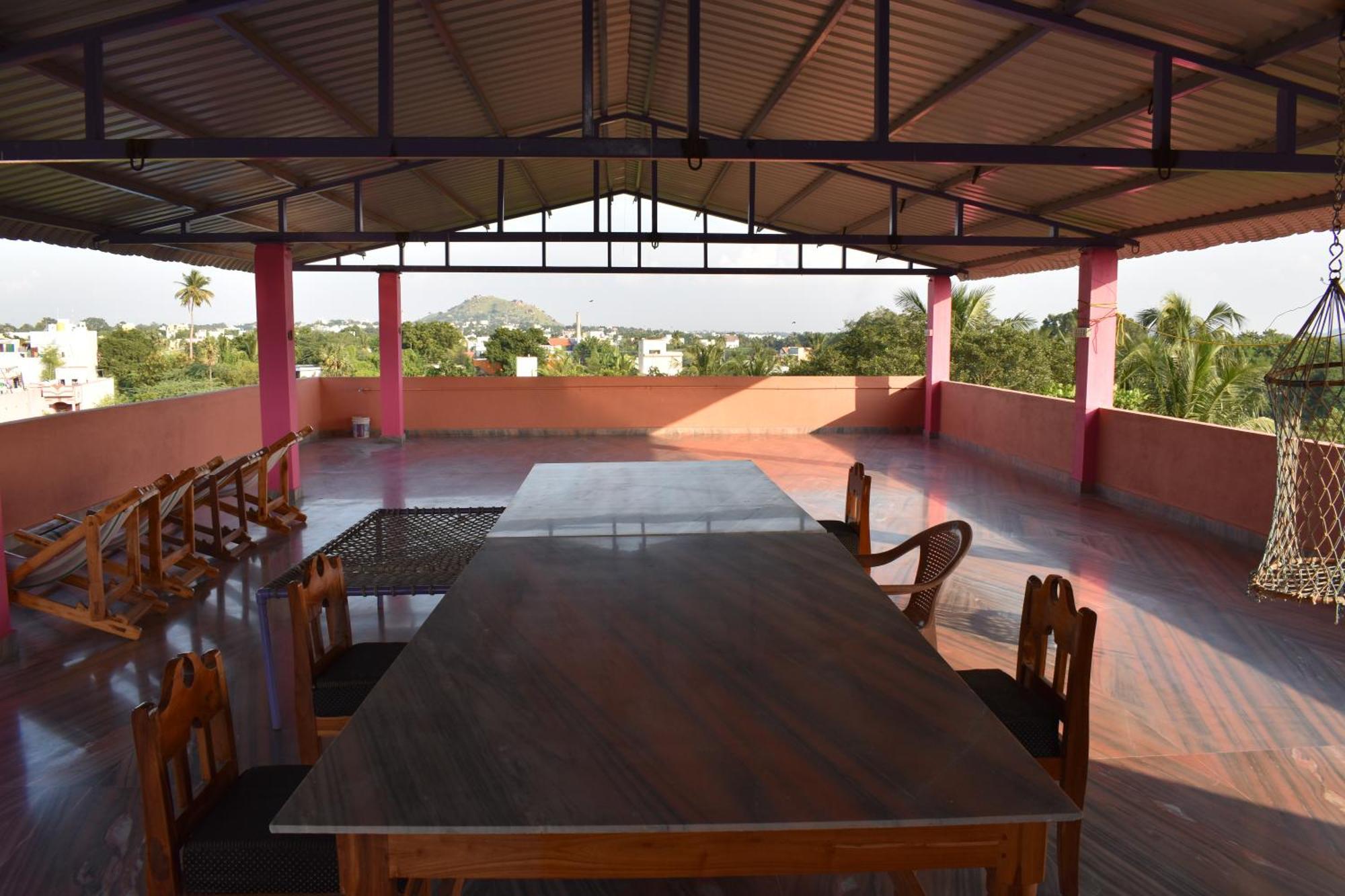 Rainbow Guest House Tiruvannāmalai Exteriör bild