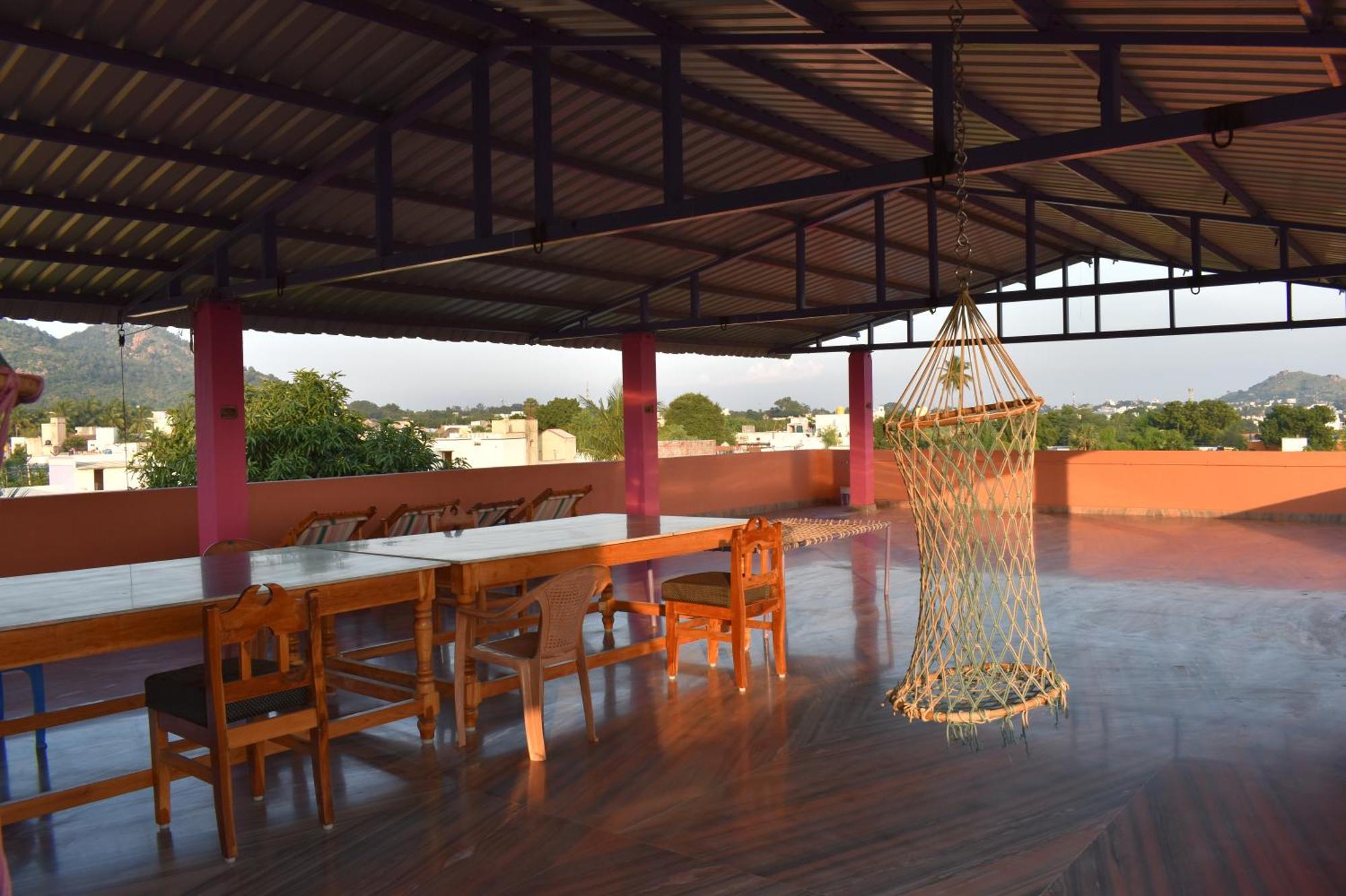 Rainbow Guest House Tiruvannāmalai Exteriör bild