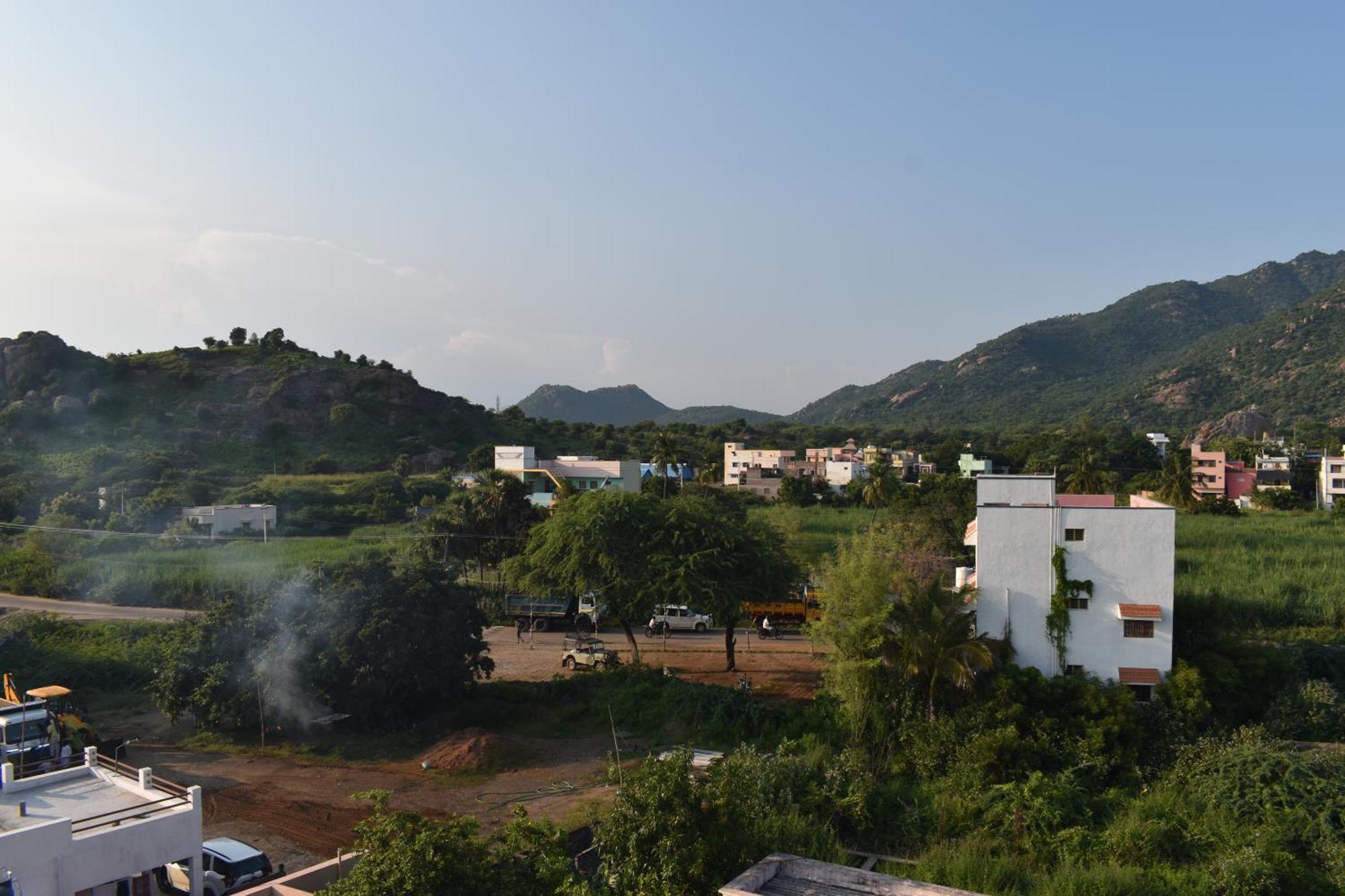 Rainbow Guest House Tiruvannāmalai Exteriör bild