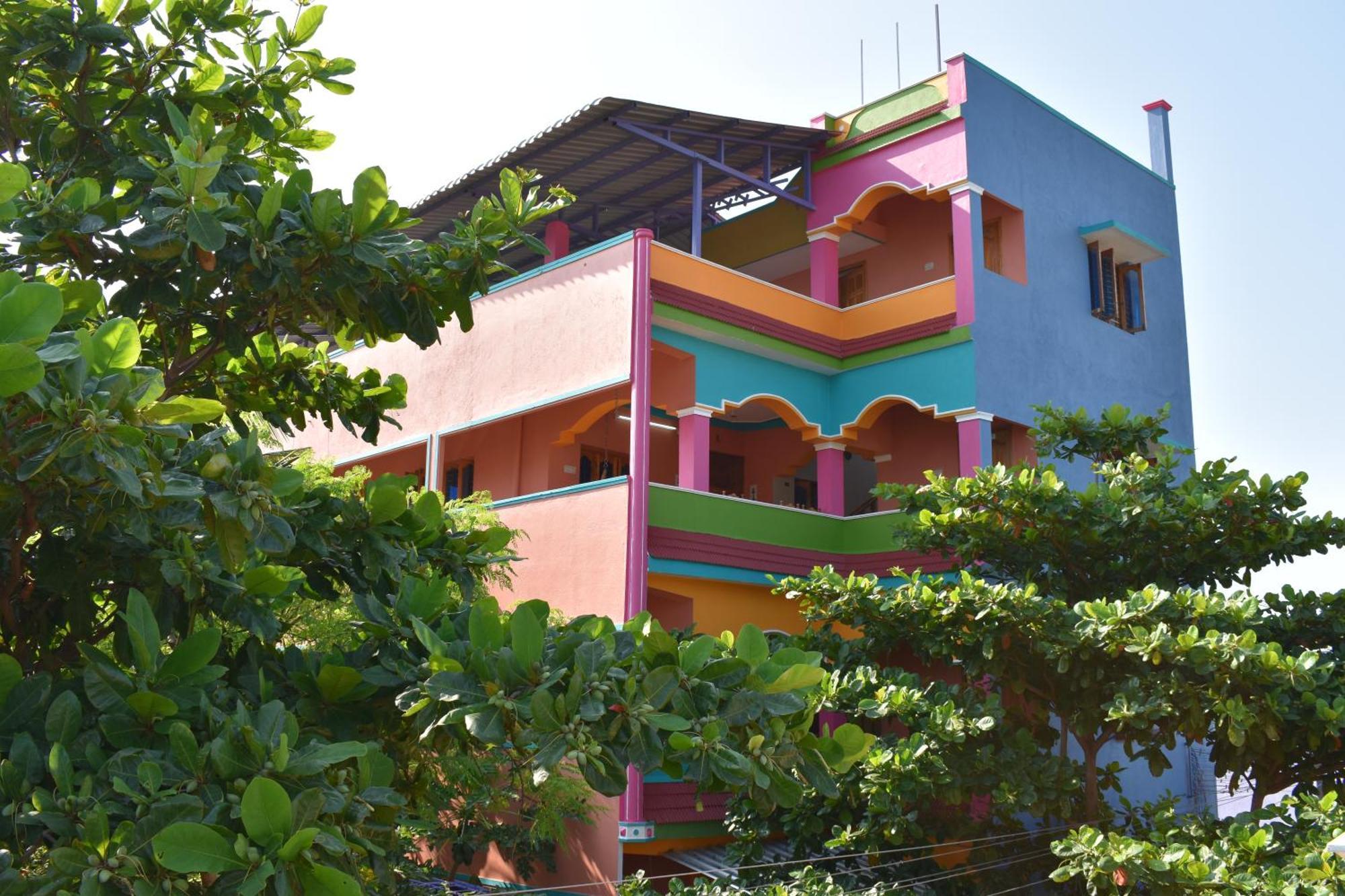 Rainbow Guest House Tiruvannāmalai Exteriör bild