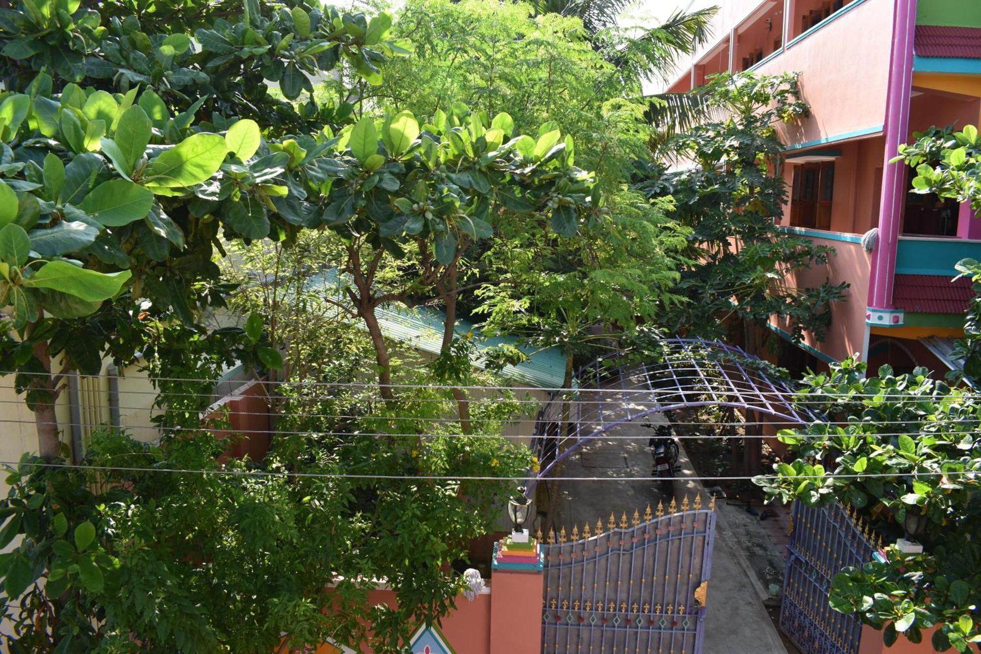Rainbow Guest House Tiruvannāmalai Exteriör bild